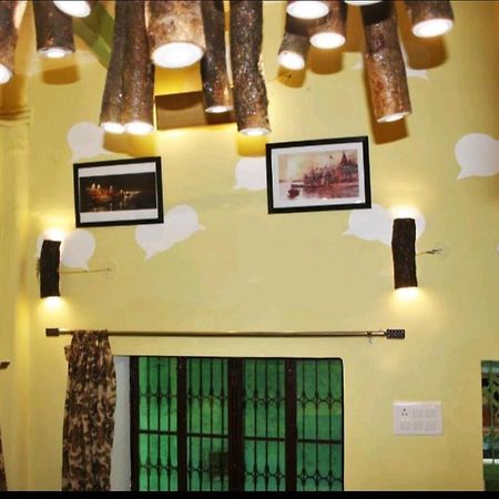 Monalisa Hostel Benares Buitenkant foto