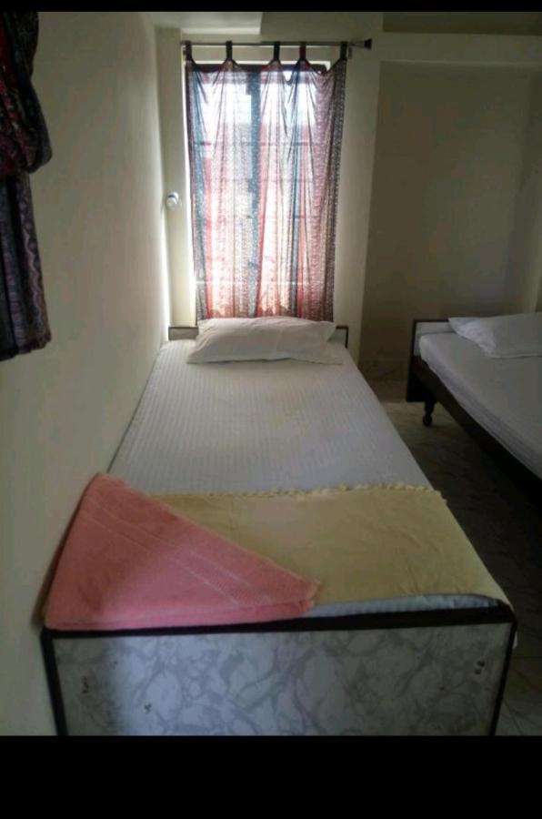 Monalisa Hostel Benares Buitenkant foto