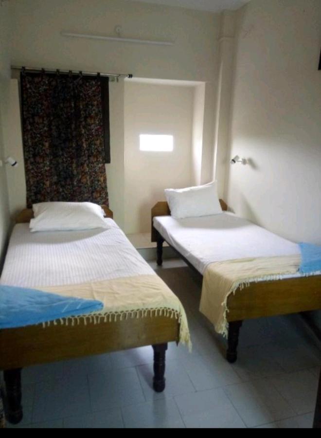 Monalisa Hostel Benares Buitenkant foto