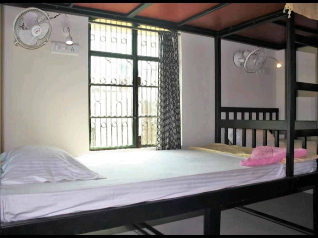 Monalisa Hostel Benares Buitenkant foto