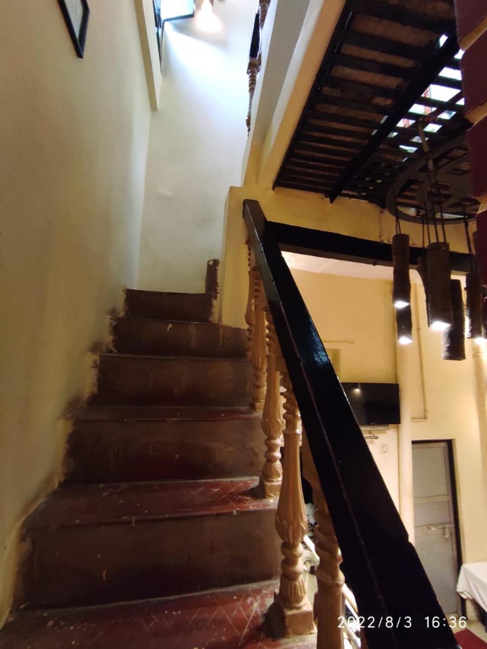 Monalisa Hostel Benares Buitenkant foto
